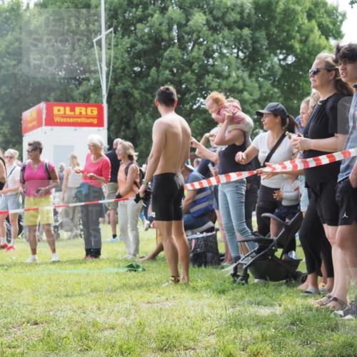 15.06.2025 - 27. Vierlanden-Triathlon KatJ http://msf.ph/oto/8030625 15.06.2025 11:08:06 Schwimmen 794, 799, 830 meine-sportfotos.de