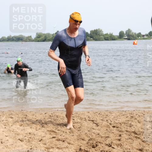 15.06.2025 - 27. Vierlanden-Triathlon Lena Gebhardt http://msf.ph/oto/8030626 15.06.2025 11:08:20 Schwimmen 750, 782, 797, 820, 828, 835, 836, 845, 847 meine-sportfotos.de