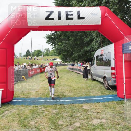 21.06.2025 - 27. Vierlanden-Triathlon MichiJ http://msf.ph/oto/8030633 15.06.2026 12:39:21 Ziel 41 meine-sportfotos.de