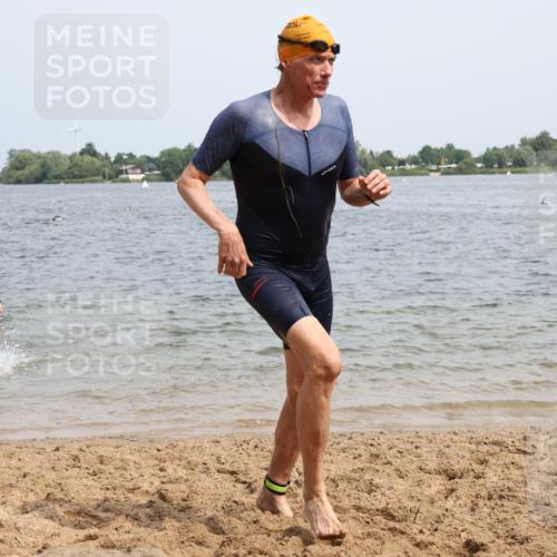 15.06.2025 - 27. Vierlanden-Triathlon Lena Gebhardt http://msf.ph/oto/8030635 15.06.2025 11:08:21 Schwimmen 750, 797, 820, 828, 835, 836, 845, 847 meine-sportfotos.de