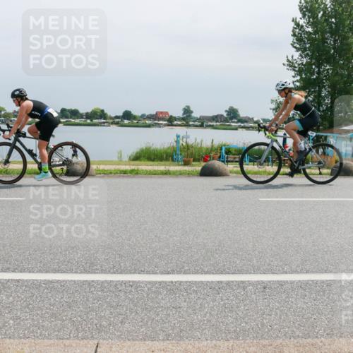 21.06.2025 - 27. Vierlanden-Triathlon H.Heesch http://msf.ph/oto/8030641 15.06.2025 11:31:06 Radfahren 924, 931, 1400 meine-sportfotos.de