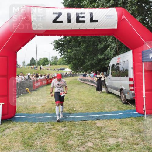 21.06.2025 - 27. Vierlanden-Triathlon MichiJ http://msf.ph/oto/8030646 15.06.2026 12:39:21 Ziel 41 meine-sportfotos.de