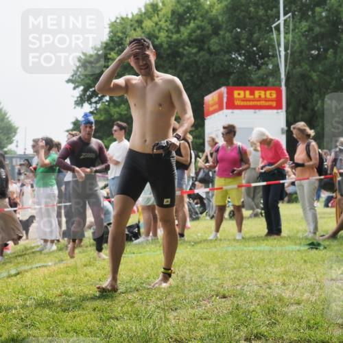 15.06.2025 - 27. Vierlanden-Triathlon KatJ http://msf.ph/oto/8030648 15.06.2025 11:08:09 Schwimmen 782, 794, 799, 830 meine-sportfotos.de