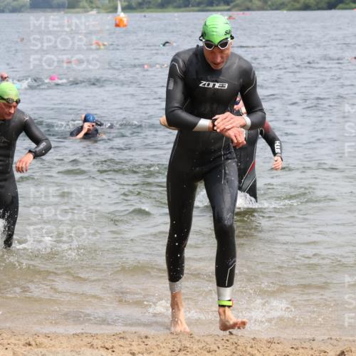 15.06.2025 - 27. Vierlanden-Triathlon Lena Gebhardt http://msf.ph/oto/8030649 15.06.2025 11:08:23 Schwimmen 750, 797, 820, 828, 835, 836, 845, 847 meine-sportfotos.de