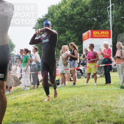 15.06.2025 - 27. Vierlanden-Triathlon KatJ http://msf.ph/oto/8030660 15.06.2025 11:08:11 Schwimmen 782, 794, 799, 828, 830 meine-sportfotos.de