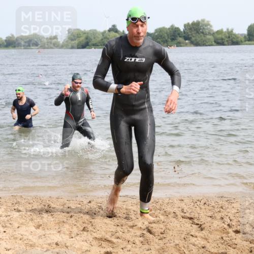 15.06.2025 - 27. Vierlanden-Triathlon Lena Gebhardt http://msf.ph/oto/8030664 15.06.2025 11:08:24 Schwimmen 719, 750, 797, 820, 835, 836, 845, 847 meine-sportfotos.de