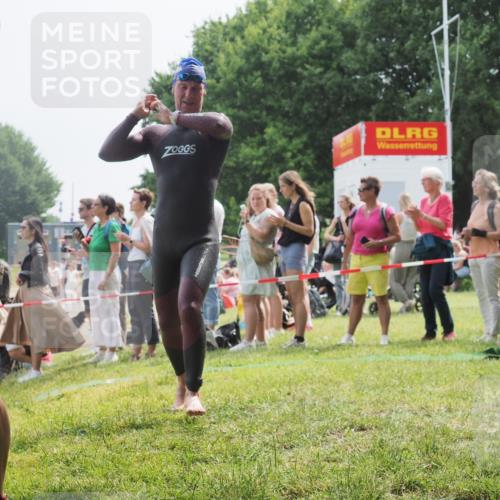 15.06.2025 - 27. Vierlanden-Triathlon KatJ http://msf.ph/oto/8030667 15.06.2025 11:08:11 Schwimmen 782, 794, 799, 828, 830 meine-sportfotos.de