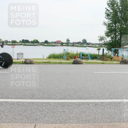 15.06.2025 - 27. Vierlanden-Triathlon H.Heesch http://msf.ph/oto/8030671 15.06.2025 10:34:38 Radfahren 104, 205 meine-sportfotos.de