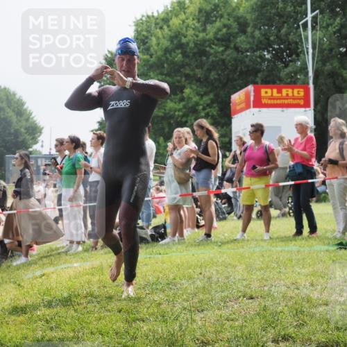 15.06.2025 - 27. Vierlanden-Triathlon KatJ http://msf.ph/oto/8030672 15.06.2025 11:08:11 Schwimmen 782, 794, 799, 828, 830 meine-sportfotos.de