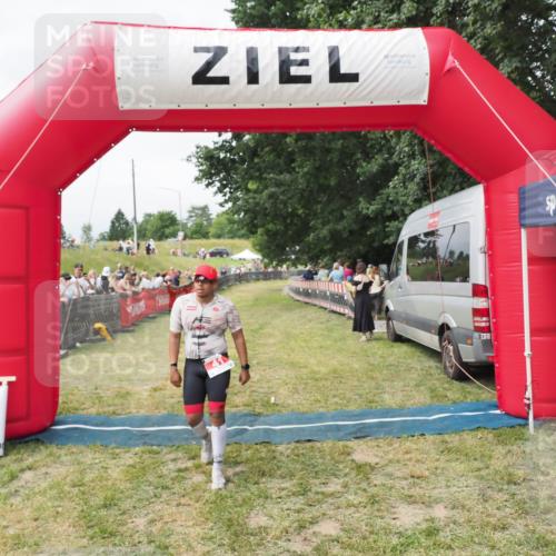 21.06.2025 - 27. Vierlanden-Triathlon MichiJ http://msf.ph/oto/8030675 15.06.2026 12:39:22 Ziel 41 meine-sportfotos.de