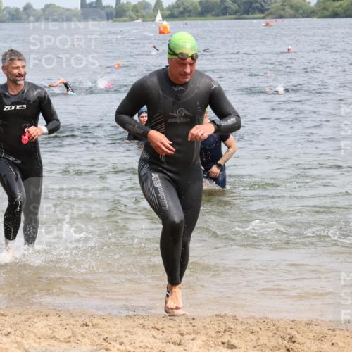 15.06.2025 - 27. Vierlanden-Triathlon Lena Gebhardt http://msf.ph/oto/8030676 15.06.2025 11:08:25 Schwimmen 719, 750, 797, 820, 835, 836, 845, 847 meine-sportfotos.de