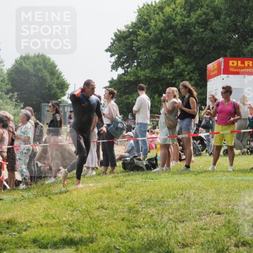 15.06.2025 - 27. Vierlanden-Triathlon KatJ http://msf.ph/oto/8030677 15.06.2025 11:08:15 Schwimmen 782, 794, 797, 828 meine-sportfotos.de