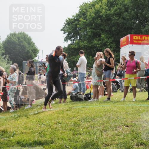 15.06.2025 - 27. Vierlanden-Triathlon KatJ http://msf.ph/oto/8030679 15.06.2025 11:08:15 Schwimmen 782, 794, 797, 828 meine-sportfotos.de