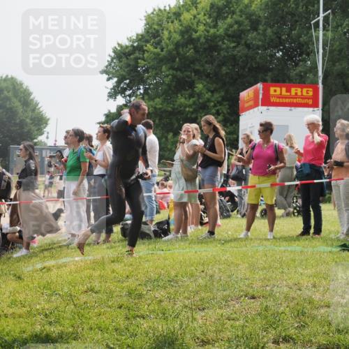 15.06.2025 - 27. Vierlanden-Triathlon KatJ http://msf.ph/oto/8030688 15.06.2025 11:08:15 Schwimmen 782, 794, 797, 828 meine-sportfotos.de