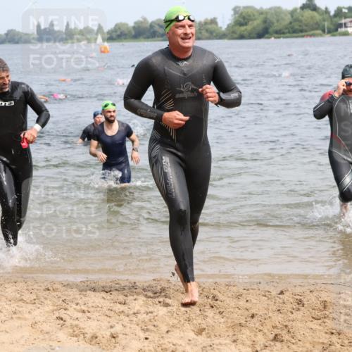 15.06.2025 - 27. Vierlanden-Triathlon Lena Gebhardt http://msf.ph/oto/8030693 15.06.2025 11:08:26 Schwimmen 719, 750, 797, 820, 835, 836, 845, 847 meine-sportfotos.de