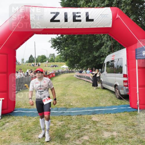 21.06.2025 - 27. Vierlanden-Triathlon MichiJ http://msf.ph/oto/8030700 15.06.2026 12:39:23 Ziel 41 meine-sportfotos.de