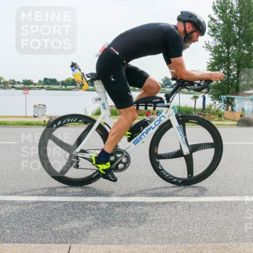 15.06.2025 - 27. Vierlanden-Triathlon H.Heesch http://msf.ph/oto/8030701 15.06.2025 10:34:50 Radfahren 116 meine-sportfotos.de