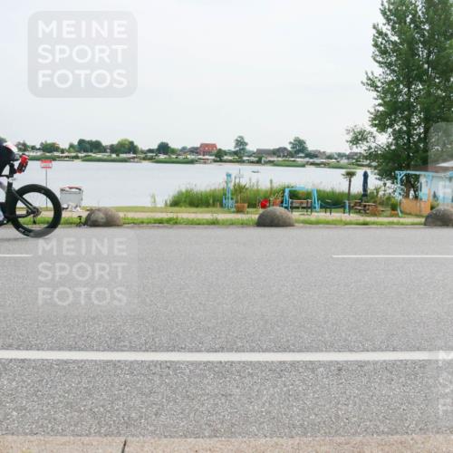 15.06.2025 - 27. Vierlanden-Triathlon H.Heesch http://msf.ph/oto/8030704 15.06.2025 10:35:03 Radfahren 45, 137, 316 meine-sportfotos.de