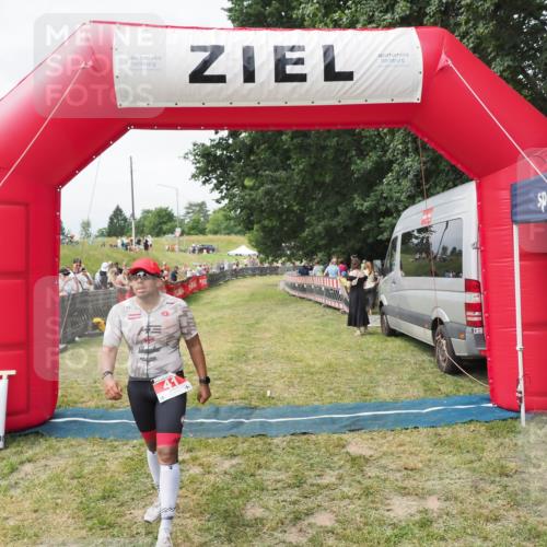 21.06.2025 - 27. Vierlanden-Triathlon MichiJ http://msf.ph/oto/8030706 15.06.2026 12:39:23 Ziel 41 meine-sportfotos.de