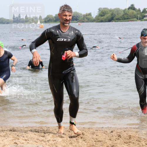 15.06.2025 - 27. Vierlanden-Triathlon Lena Gebhardt http://msf.ph/oto/8030715 15.06.2025 11:08:28 Schwimmen 703, 719, 750, 820, 835, 836, 845, 847, 863 meine-sportfotos.de