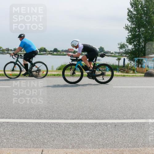 21.06.2025 - 27. Vierlanden-Triathlon H.Heesch http://msf.ph/oto/8030716 15.06.2025 11:31:11 Radfahren 713, 812, 895, 917, 924, 941, 1400 meine-sportfotos.de