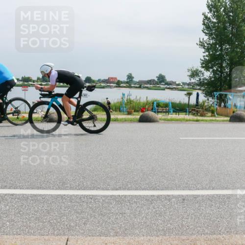 21.06.2025 - 27. Vierlanden-Triathlon H.Heesch http://msf.ph/oto/8030720 15.06.2025 11:31:11 Radfahren 713, 812, 895, 917, 924, 941, 1400 meine-sportfotos.de