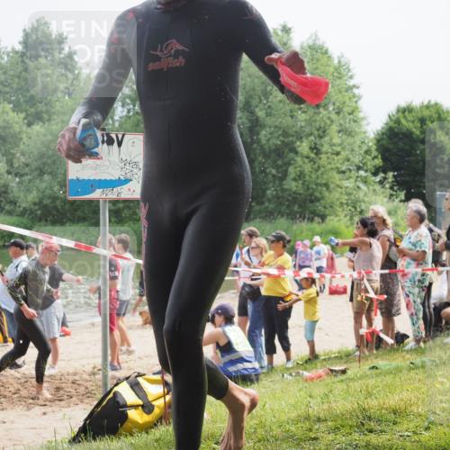 15.06.2025 - 27. Vierlanden-Triathlon KatJ http://msf.ph/oto/8030721 15.06.2025 11:08:20 Schwimmen 782, 797, 828, 845, 847 meine-sportfotos.de