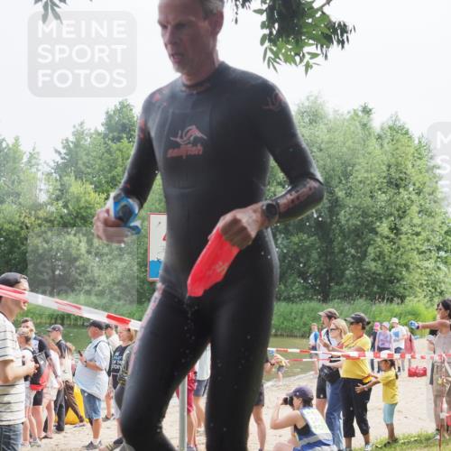 15.06.2025 - 27. Vierlanden-Triathlon KatJ http://msf.ph/oto/8030726 15.06.2025 11:08:20 Schwimmen 782, 797, 828, 845, 847 meine-sportfotos.de