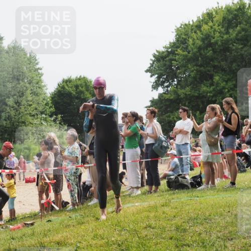 15.06.2025 - 27. Vierlanden-Triathlon KatJ http://msf.ph/oto/8030733 15.06.2025 11:08:21 Schwimmen 782, 797, 828, 845, 847 meine-sportfotos.de