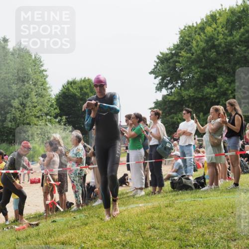 15.06.2025 - 27. Vierlanden-Triathlon KatJ http://msf.ph/oto/8030735 15.06.2025 11:08:22 Schwimmen 782, 797, 828, 845, 847 meine-sportfotos.de