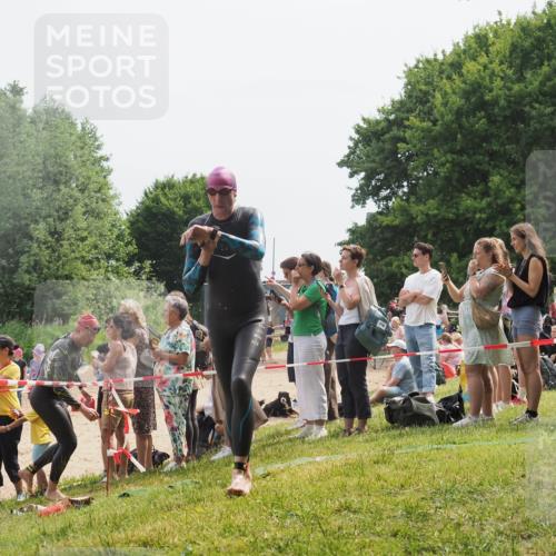 15.06.2025 - 27. Vierlanden-Triathlon KatJ http://msf.ph/oto/8030740 15.06.2025 11:08:22 Schwimmen 782, 797, 828, 845, 847 meine-sportfotos.de