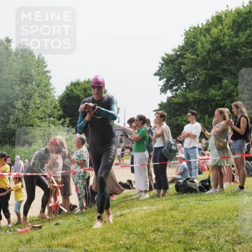 15.06.2025 - 27. Vierlanden-Triathlon KatJ http://msf.ph/oto/8030741 15.06.2025 11:08:22 Schwimmen 782, 797, 828, 845, 847 meine-sportfotos.de
