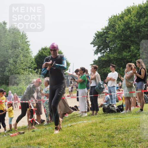 15.06.2025 - 27. Vierlanden-Triathlon KatJ http://msf.ph/oto/8030744 15.06.2025 11:08:22 Schwimmen 782, 797, 828, 845, 847 meine-sportfotos.de