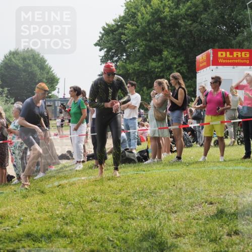 15.06.2025 - 27. Vierlanden-Triathlon KatJ http://msf.ph/oto/8030748 15.06.2025 11:08:24 Schwimmen 797, 828, 835, 845, 847 meine-sportfotos.de