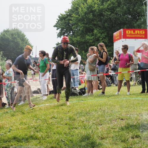 15.06.2025 - 27. Vierlanden-Triathlon KatJ http://msf.ph/oto/8030750 15.06.2025 11:08:24 Schwimmen 797, 828, 835, 845, 847 meine-sportfotos.de