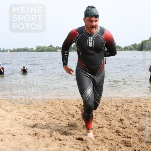 15.06.2025 - 27. Vierlanden-Triathlon Lena Gebhardt http://msf.ph/oto/8030755 15.06.2025 11:08:31 Schwimmen 703, 719, 750, 820, 835, 836, 845, 863 meine-sportfotos.de