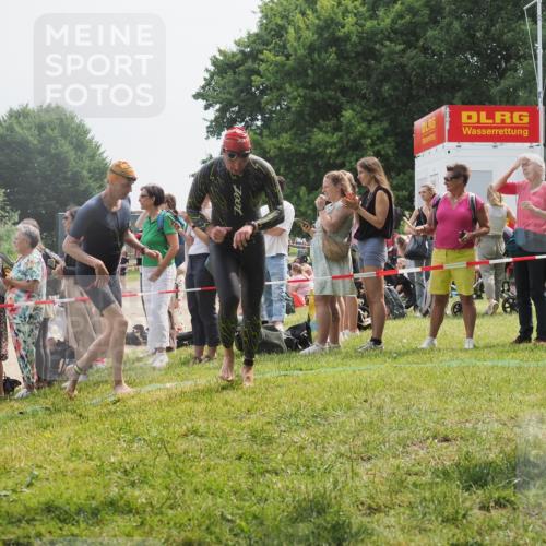 15.06.2025 - 27. Vierlanden-Triathlon KatJ http://msf.ph/oto/8030757 15.06.2025 11:08:24 Schwimmen 797, 828, 835, 845, 847 meine-sportfotos.de