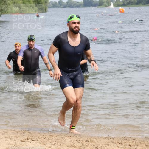 15.06.2025 - 27. Vierlanden-Triathlon Lena Gebhardt http://msf.ph/oto/8030760 15.06.2025 11:08:32 Schwimmen 703, 719, 720, 750, 820, 835, 836, 863 meine-sportfotos.de