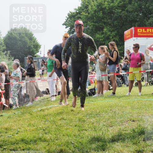 15.06.2025 - 27. Vierlanden-Triathlon KatJ http://msf.ph/oto/8030764 15.06.2025 11:08:25 Schwimmen 797, 828, 835, 836, 845, 847 meine-sportfotos.de