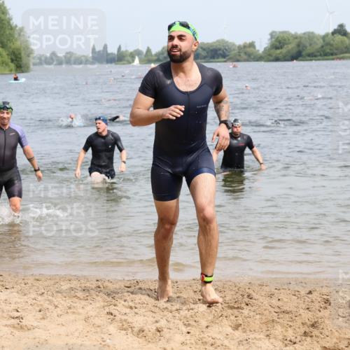 15.06.2025 - 27. Vierlanden-Triathlon Lena Gebhardt http://msf.ph/oto/8030767 15.06.2025 11:08:33 Schwimmen 703, 719, 720, 750, 820, 835, 836, 863 meine-sportfotos.de