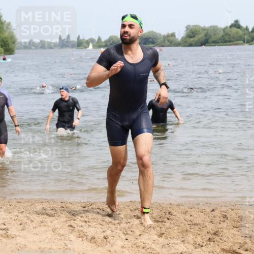 15.06.2025 - 27. Vierlanden-Triathlon Lena Gebhardt http://msf.ph/oto/8030770 15.06.2025 11:08:34 Schwimmen 671, 703, 719, 720, 750, 820, 835, 836, 863 meine-sportfotos.de