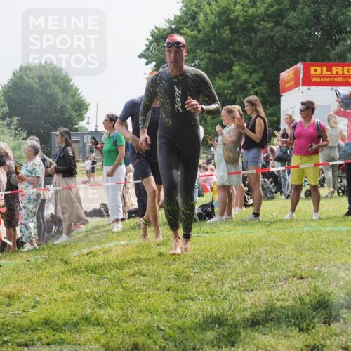 15.06.2025 - 27. Vierlanden-Triathlon KatJ http://msf.ph/oto/8030771 15.06.2025 11:08:25 Schwimmen 797, 828, 835, 836, 845, 847 meine-sportfotos.de