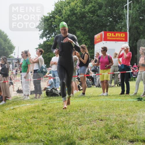 15.06.2025 - 27. Vierlanden-Triathlon KatJ http://msf.ph/oto/8030789 15.06.2025 11:08:31 Schwimmen 719, 750, 820, 835, 836, 845, 847 meine-sportfotos.de