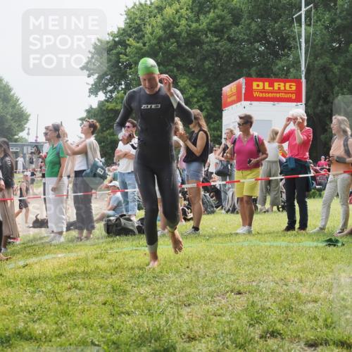 15.06.2025 - 27. Vierlanden-Triathlon KatJ http://msf.ph/oto/8030796 15.06.2025 11:08:31 Schwimmen 719, 750, 820, 835, 836, 845, 847 meine-sportfotos.de