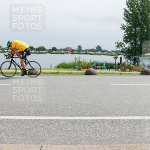 21.06.2025 - 27. Vierlanden-Triathlon H.Heesch http://msf.ph/oto/8030801 15.06.2025 11:31:39 Radfahren 652, 682, 759, 838, 956, 957 meine-sportfotos.de
