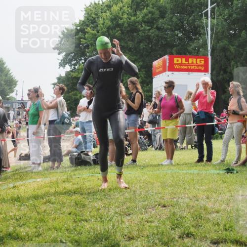 15.06.2025 - 27. Vierlanden-Triathlon KatJ http://msf.ph/oto/8030802 15.06.2025 11:08:31 Schwimmen 719, 750, 820, 835, 836, 845, 847 meine-sportfotos.de