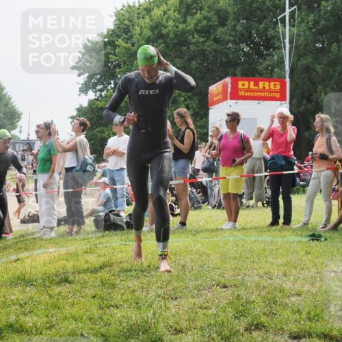 15.06.2025 - 27. Vierlanden-Triathlon KatJ http://msf.ph/oto/8030808 15.06.2025 11:08:31 Schwimmen 719, 750, 820, 835, 836, 845, 847 meine-sportfotos.de