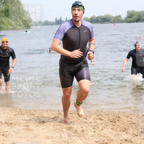 15.06.2025 - 27. Vierlanden-Triathlon Lena Gebhardt http://msf.ph/oto/8030809 15.06.2025 11:08:38 Schwimmen 671, 703, 719, 720, 750, 820, 836, 852, 863 meine-sportfotos.de