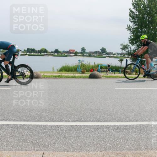 21.06.2025 - 27. Vierlanden-Triathlon H.Heesch http://msf.ph/oto/8030812 15.06.2025 11:31:40 Radfahren 652, 682, 759, 838, 956, 957 meine-sportfotos.de