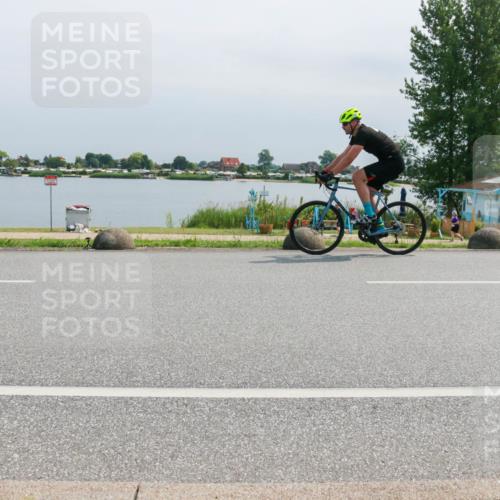 21.06.2025 - 27. Vierlanden-Triathlon H.Heesch http://msf.ph/oto/8030817 15.06.2025 11:31:40 Radfahren 652, 682, 759, 838, 956, 957 meine-sportfotos.de